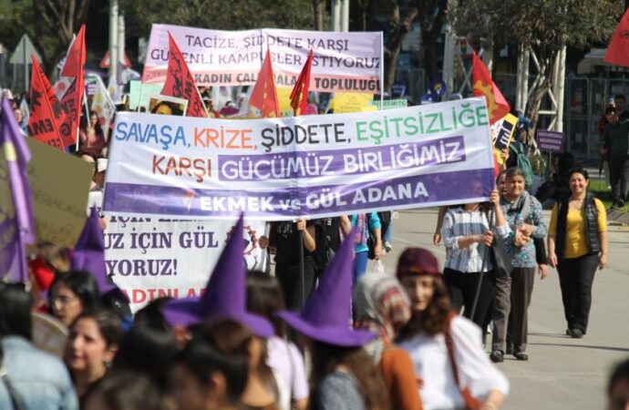 “Dema ku ji bo dayîna teqsîdên dersan dixebitim ji dersên xwe dimînim”