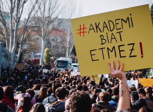 Gelo azadîya ramanî li zanîngehan heye?